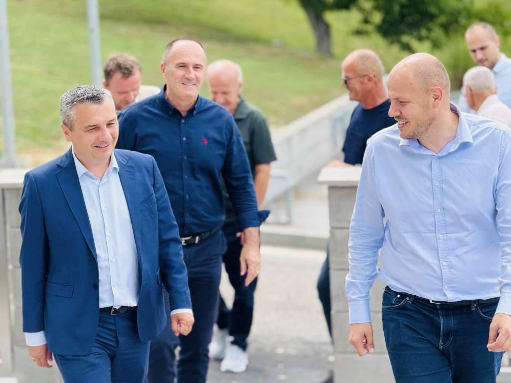 Dizdar u Mahali.jpeg - Obnovljena džamija u Mahali kod Osmaka ponovo otvara vrata vjernicima